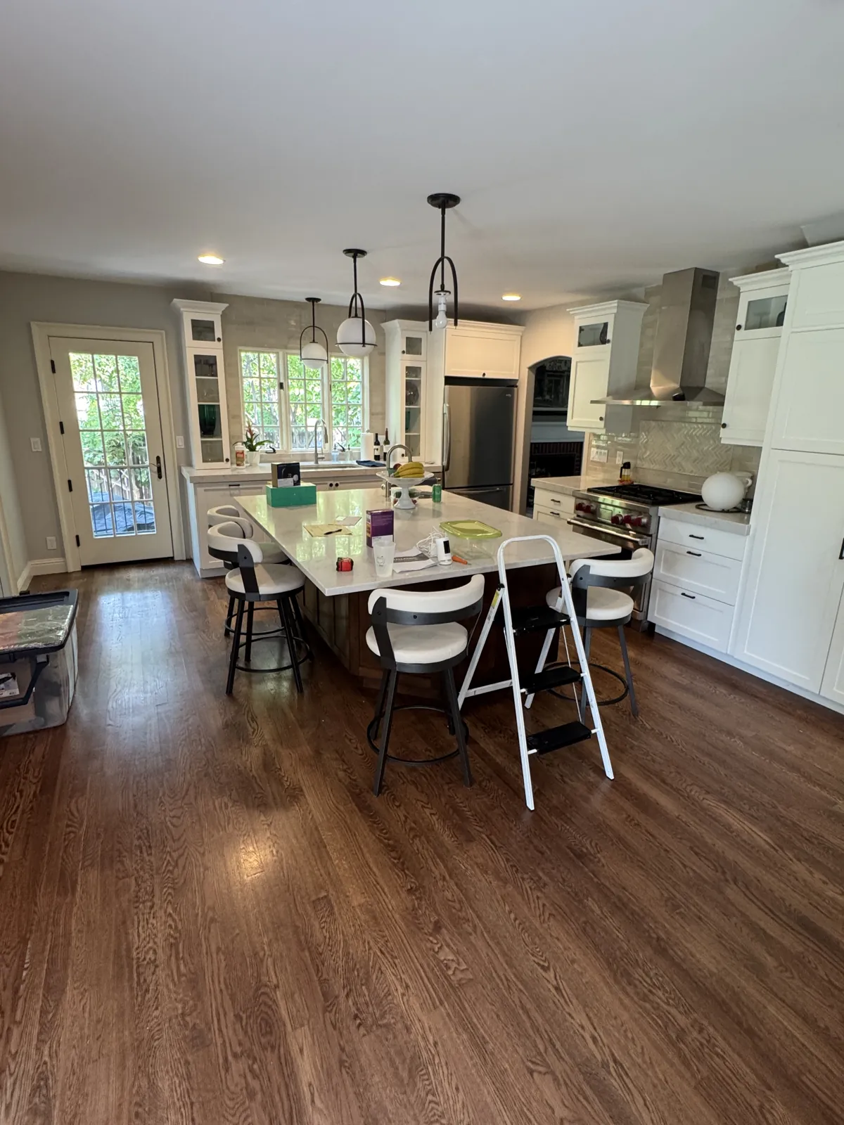 Eagle kitchen before the island replacement, with a white-topped island and bar stools